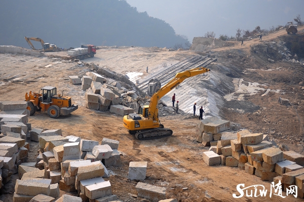 ���п�ҵ��չ��״̽��