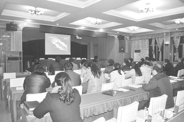 �н����ֿ�չ��һ�ε���Ⱥ��·�߽���ʵ�������ҹѧ