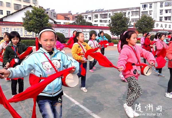 ���ػ�̶��ڶ�Сѧ��չ�ḻ���У԰�Ļ��