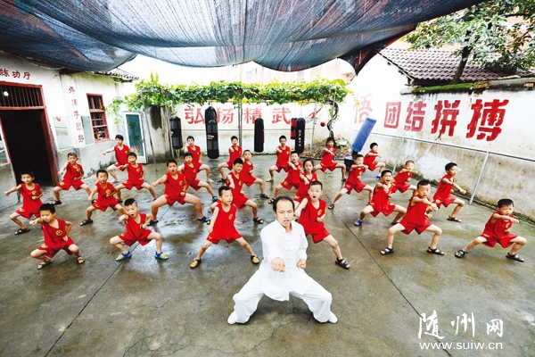 ����ڼ�60���������ͯ�����ɽ�����ѧϰ��ͳ�л�����