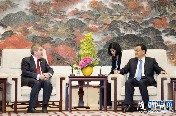 ���ǿ������ʰ�ί����ϯ�ͺ�