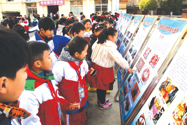 �������������Ļ��Ų�չʾ��У԰�����