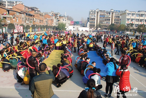 ����ѧУ�����׶�԰����Ȥζ�����˶���