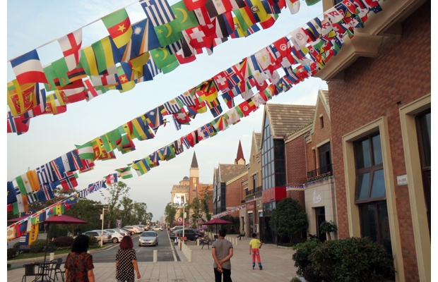 ݳҪ·ڲչʢװӭӲμδ绪׵۹Ѱڵļα