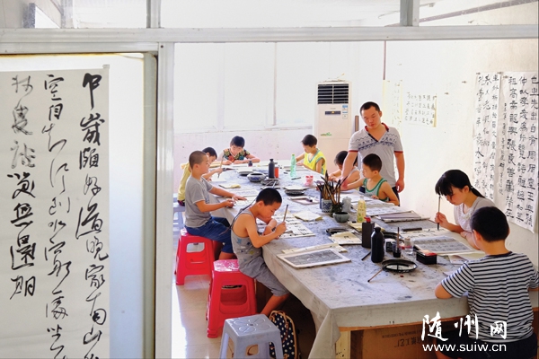 ���ǰ��´�˫��������������Ϊ�������ṩ�鷨��ѵ