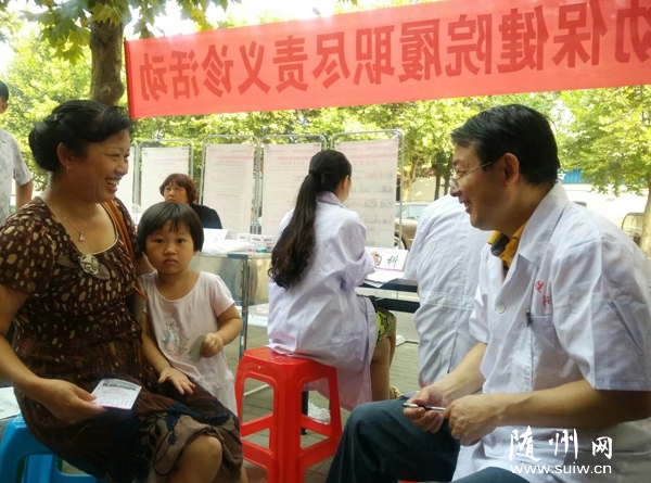 ����������˫�����������������и��ױ���Ժר��Ϊ��������չ����