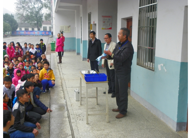 ��������ѧУ��չ��ȫ��ɢ�����