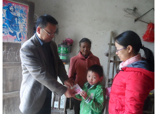 ����������Сѧ��ʵ��չ������ҡ�����