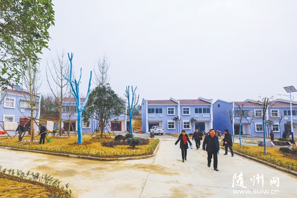 ������׺�̲��ͨ��������ת��ʵʩũҵ�Ƽ��ƹ�ٽ�ũ���¸�����ũ�彨��