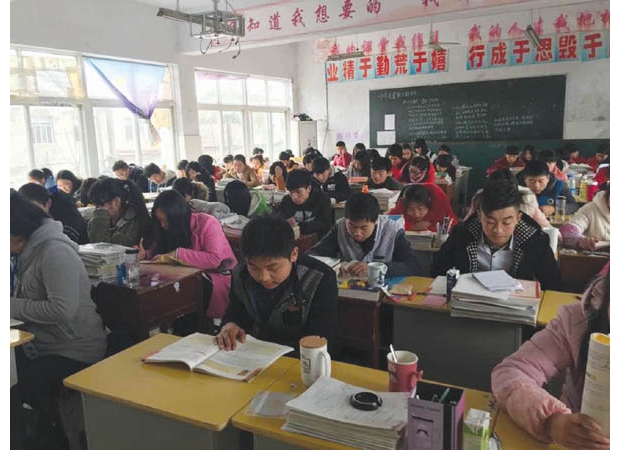 ���ٽ����ˣ�ѧ����ӭ�����µ�ѧ��