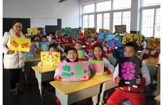 �������ķ�ѧУ���С����㴫ͳ�Ļ��������ߡ���ɫ��ҵչ���