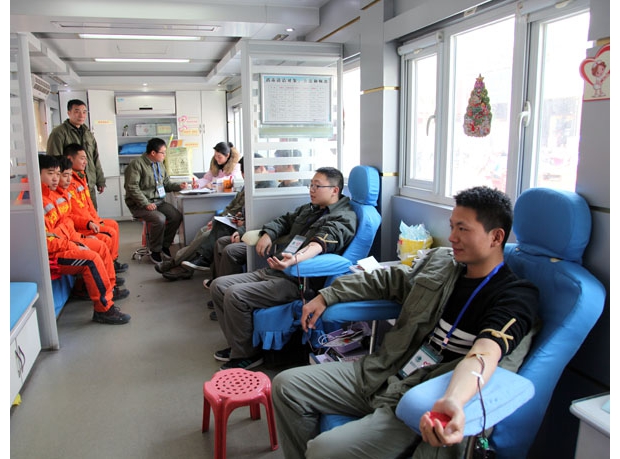 ���ݹ��繫˾����־Ը�������޳���Ѫ�ķ�ʽ����ͼ����׷澫��