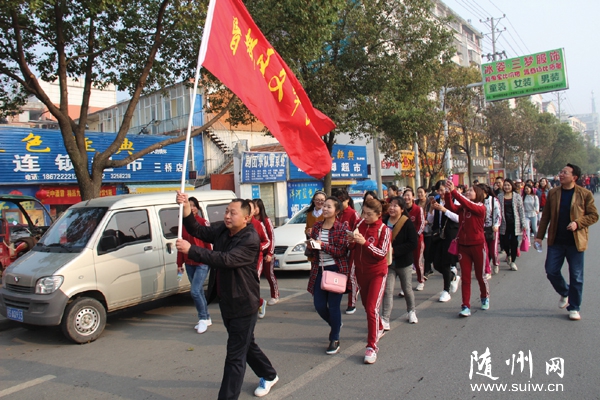 �������ķ�ѧУ���Ὺչ���ԡ��׽���Ȼ��ӵ�����족Ϊ�����ͽ��Զ��