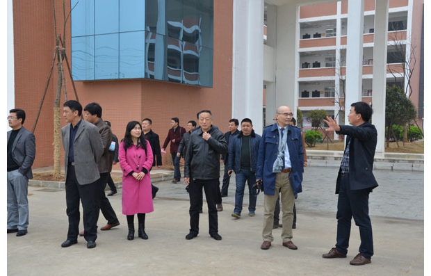 ֪��У��֣�ܼ����ݡ�2•1•5����У��������ѧУ��Ħ����