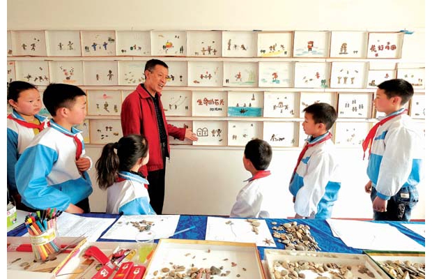 ��̶���ˮСѧ��������ʦ����ѧ���Ĵ������У���������Ѭ��