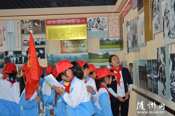 ���غ�ɽСѧ�����ȶ�Ա����������ѧ����ݽ��а����������