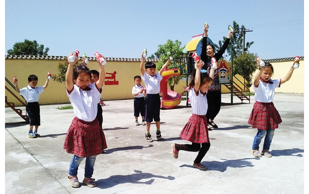 ���ظ߳����߹õ�СѧΪӭ�ӡ���һ����ͯ����֯ʦ���������ս�Ŀ