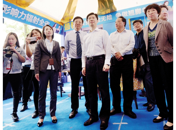 ���ݴ������������