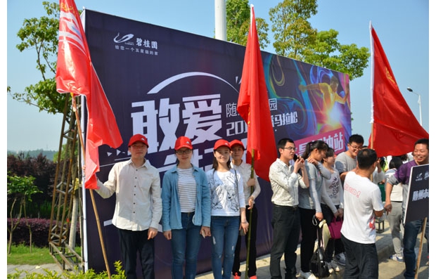 ���ݸ���������ѧУ־Ը�߸����������˶�