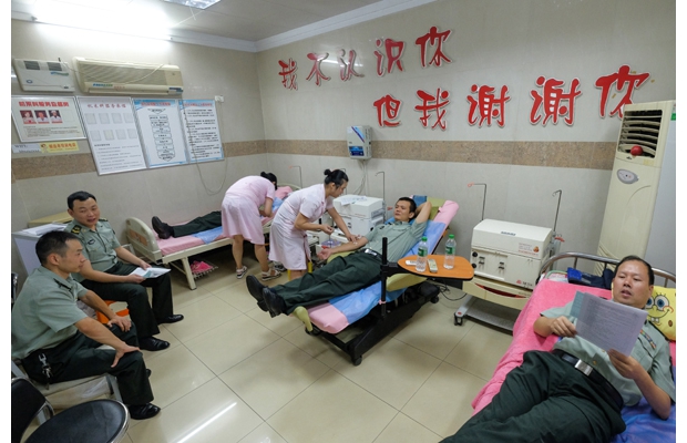 ����½��Ԥ���۹�������֯�ٱ��μ�������Ѫ