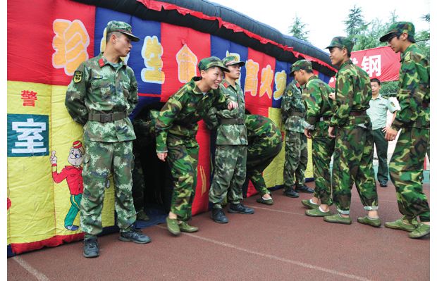 ����������֧�ӹٱ���������ְԺ����չ��������