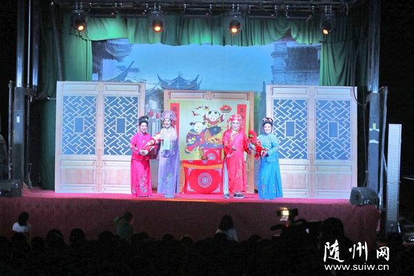 �����С�Ϸ����У԰����Ħ�ƽ�����������ɽ���о���