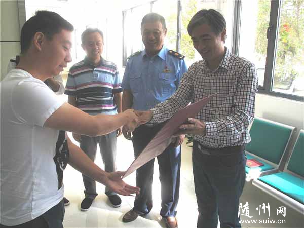 ���ع��ְ̾䷢�׷ݡ���֤��һ��һ��һ�롱 Ӫҵִ��