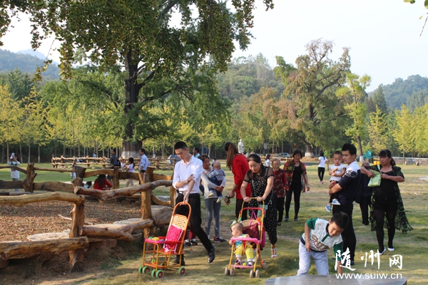 ������ڼ䣬������������ǧ�����ӹȾ���ӭ������С�߷�