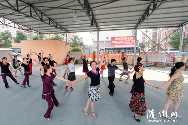 ���������ǰ��´��ķ�������Ͷ������Ԫ����С�����н����㳡