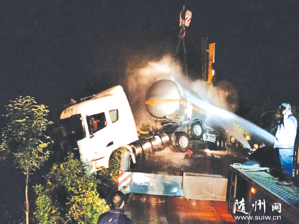 ��ɽ��������·�η���һ��Σ��Ʒ���س��෭�Ľ�ͨ�¹�