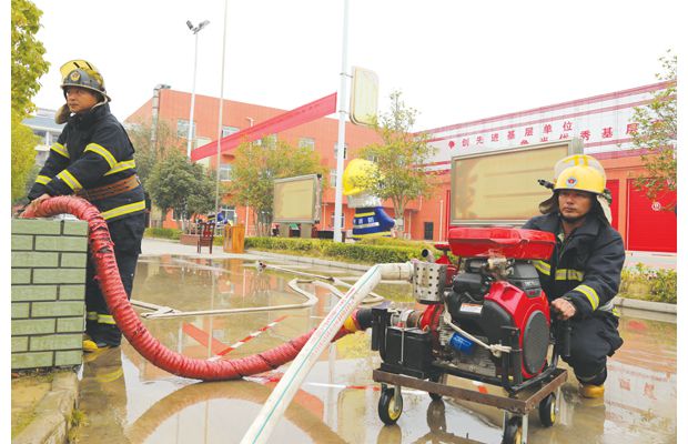 随州市消防支队举办2016年度专职消防队比武