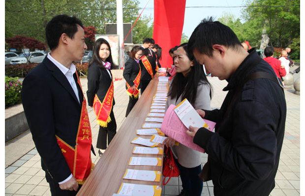 ��ס��������������Ĺ�����Ա��ͷ�������ߺͷ���