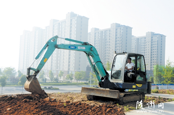 ������ɽ������������·����������С��棬��������ӭ�Ӷ�����Ѱ����