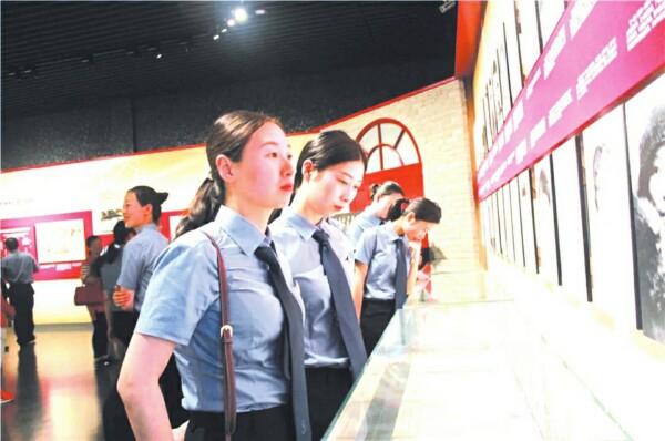 ���ؼ��Ժ�ɾ���չ��ɫ����