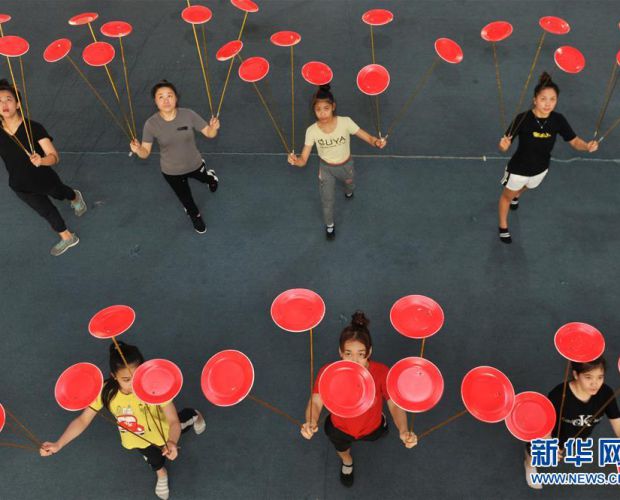 �ӱ����ţ���ѧ�����Ӽ�֮�硱ѧ��æ