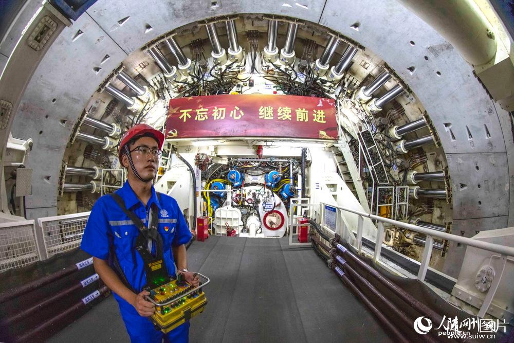 ȫ�������ظ�ѹ��Խ����������ͨ