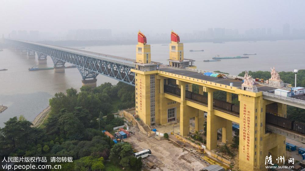 �Ͼ��������ų�¶����