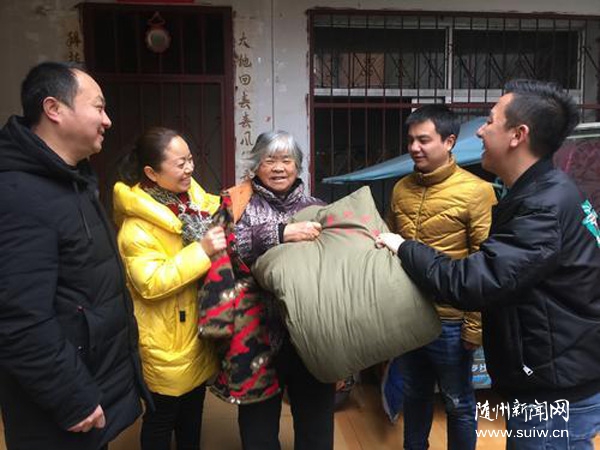 ����������չ����ů�������ذ�����Ⱥ�塱־Ը����