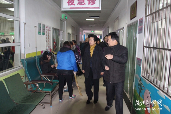 ֣��������һ�ߵ���ĸӤ��ȫ�������Ϲ���