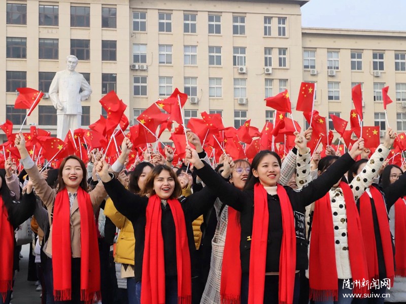 ��Уʦ�������������衱 Ϊ��������ഺ����