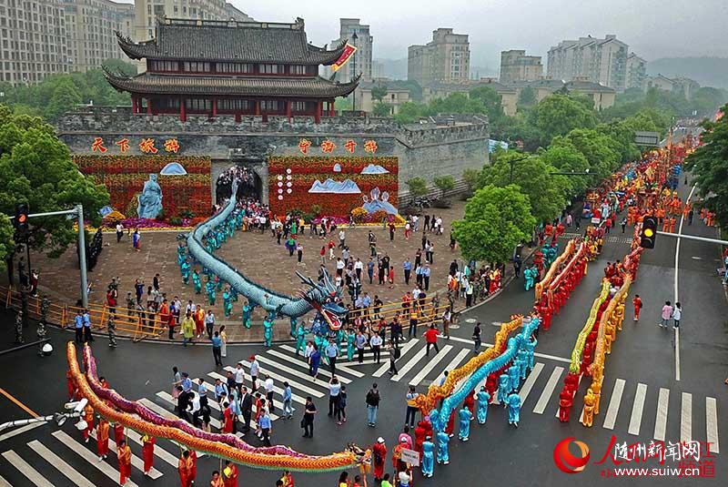 ��ʮ�߽��й�����������ϼ�Ϳ��νڿ�Ļ