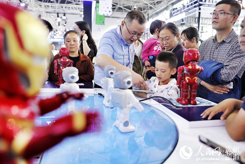 ���ڿƼ������������� ��չ�ֳ�����˵δ����