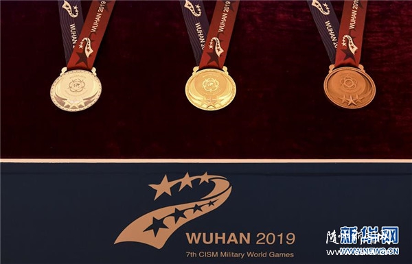 ���߽���������˶��ά�ƽ�����ʽ����