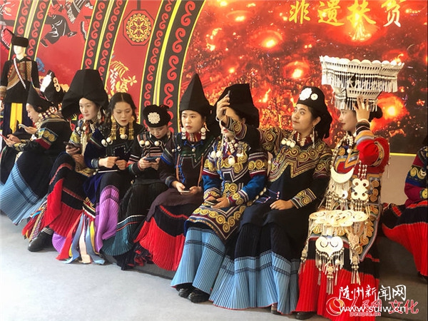 �����Ļ��������� ���߽��й��ɶ����ʷ��Žڱ�Ļ