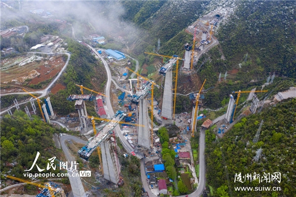 ����������֣����������μӽ�ʩ��