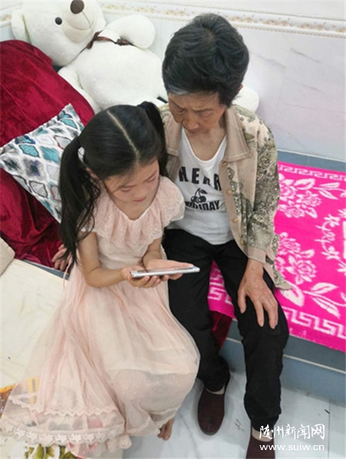 ���ֶ�С��չ����Լ�������ͥ�����˻