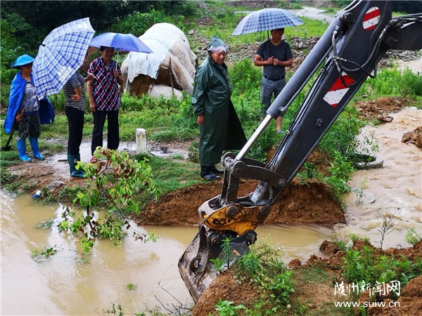 �����������ֺ�������Ϯ���ε꣬����ȫ���ػ���