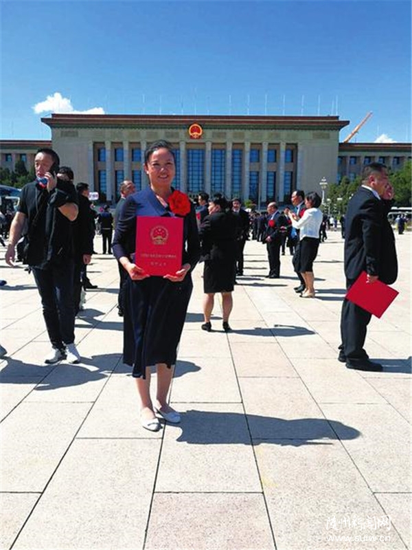 ���¾�Ӣ�ۡ�����:�����������ص�һ������