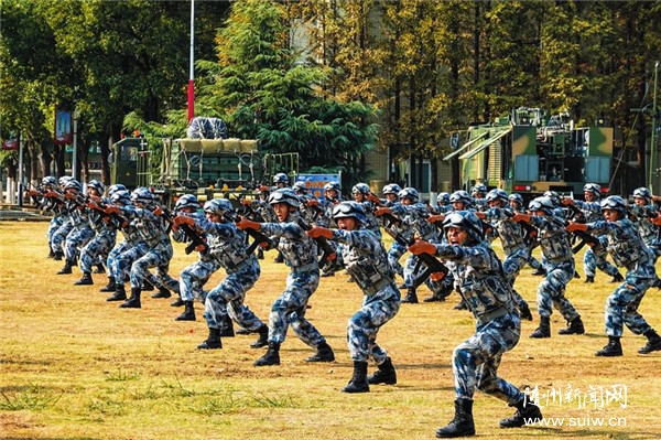 ����ף�ս�������70���꡿�����������չӢ��