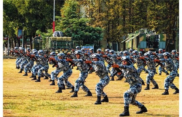 ����ף�ս�������70���꡿�����������չӢ��